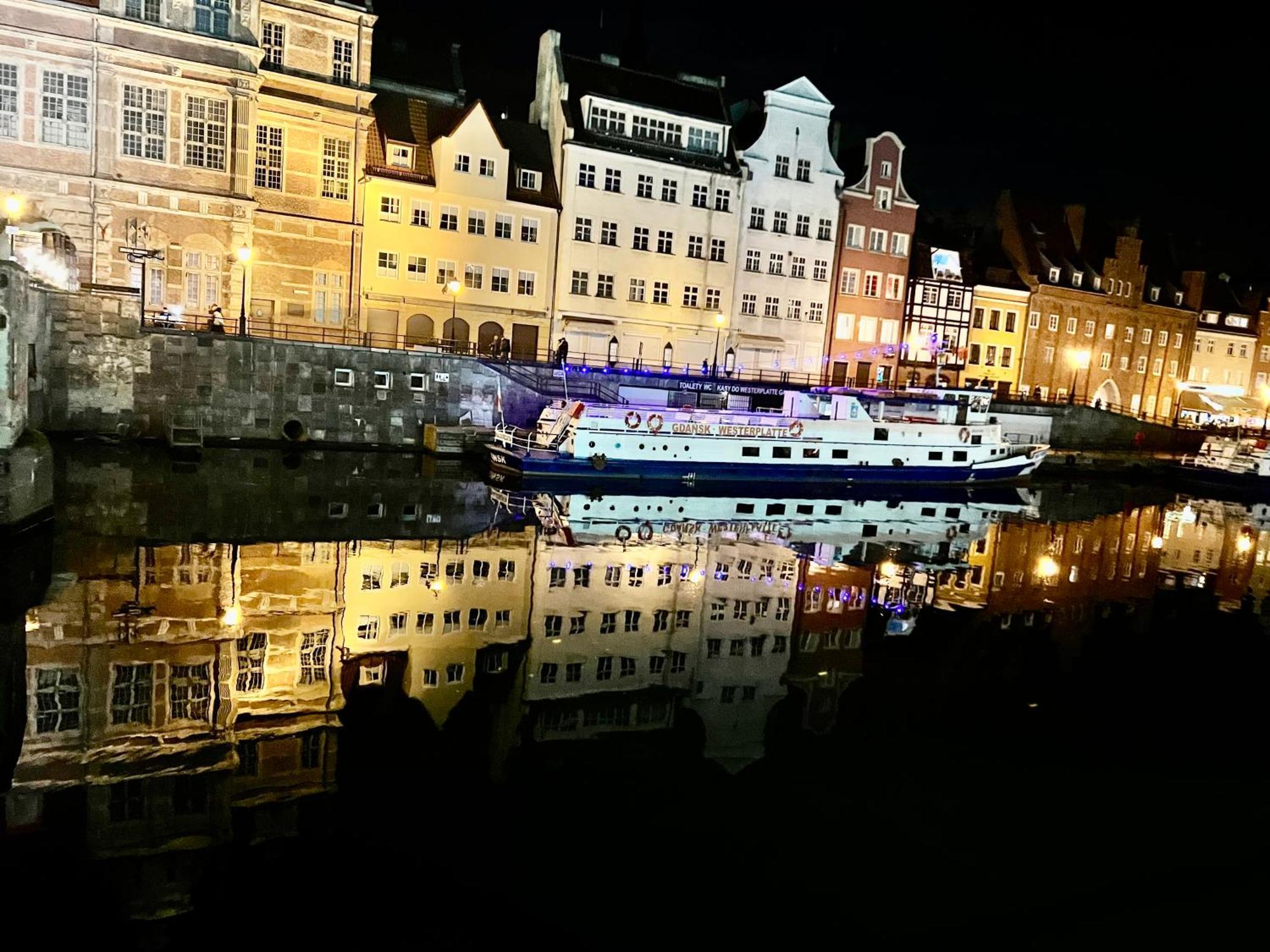 Baltic Riviera Apartments - Luxurious Apartment With Patio And River View Gdańsk Exteriör bild